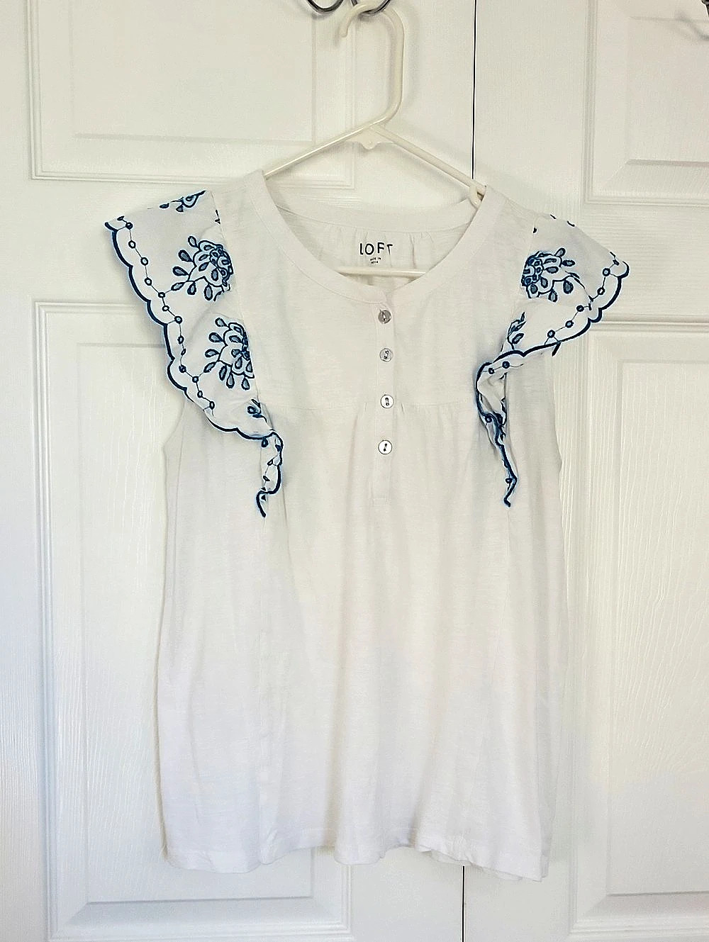 LOFT Floral Embroidered Tunic in White & Blue Size Medium